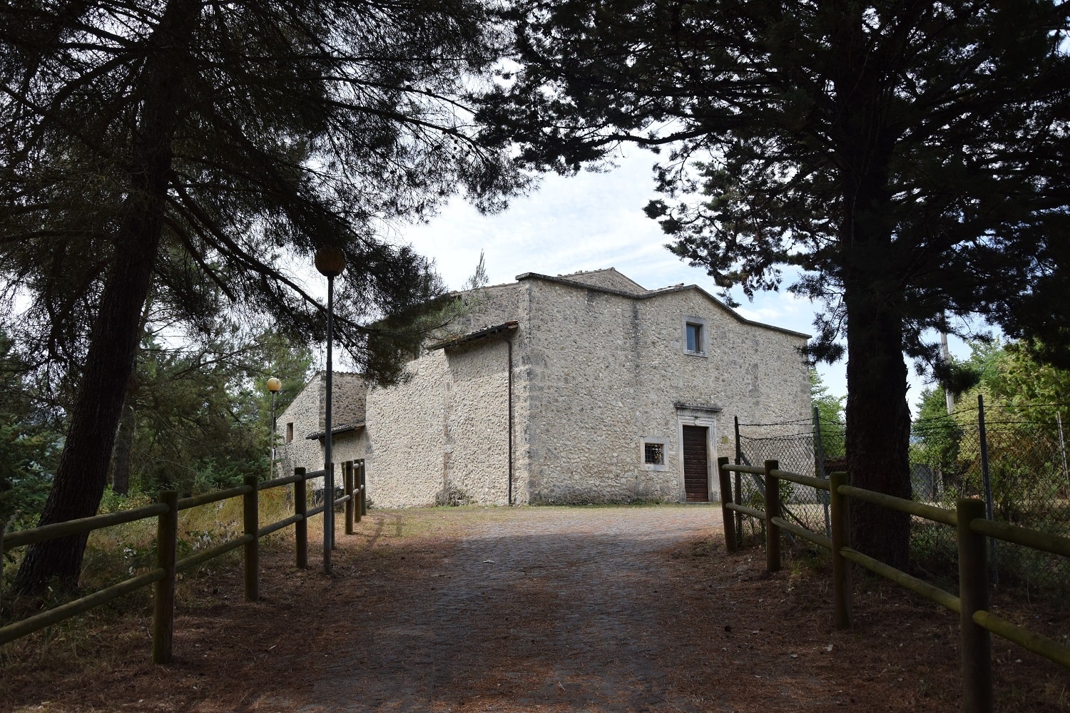 Molina-Castelvecchio Subequo - Molina Aterno, Chiesa di Santa Maria del colle